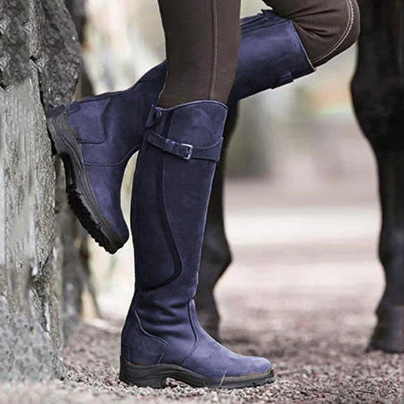 Stivali donna Cinara alti con design elegante e suola strutturata, ideali per look autunnali e urbani